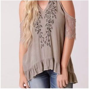 Gimmick Embroidered Crinkle Top